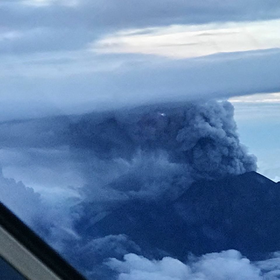 Agung - ash plume from the air 25.11.2017 /  - BNPB
