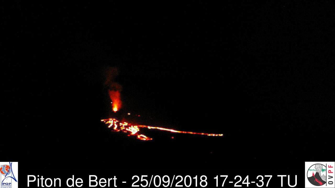 Piton de La Fournaise - le cône poursuit son édification et le début des coulée en est séparé - photos du 25.09.2018 : de jour, via MonAmi / Imazpress et en soirée, de l'OVPF / webcam Bert à 17h24