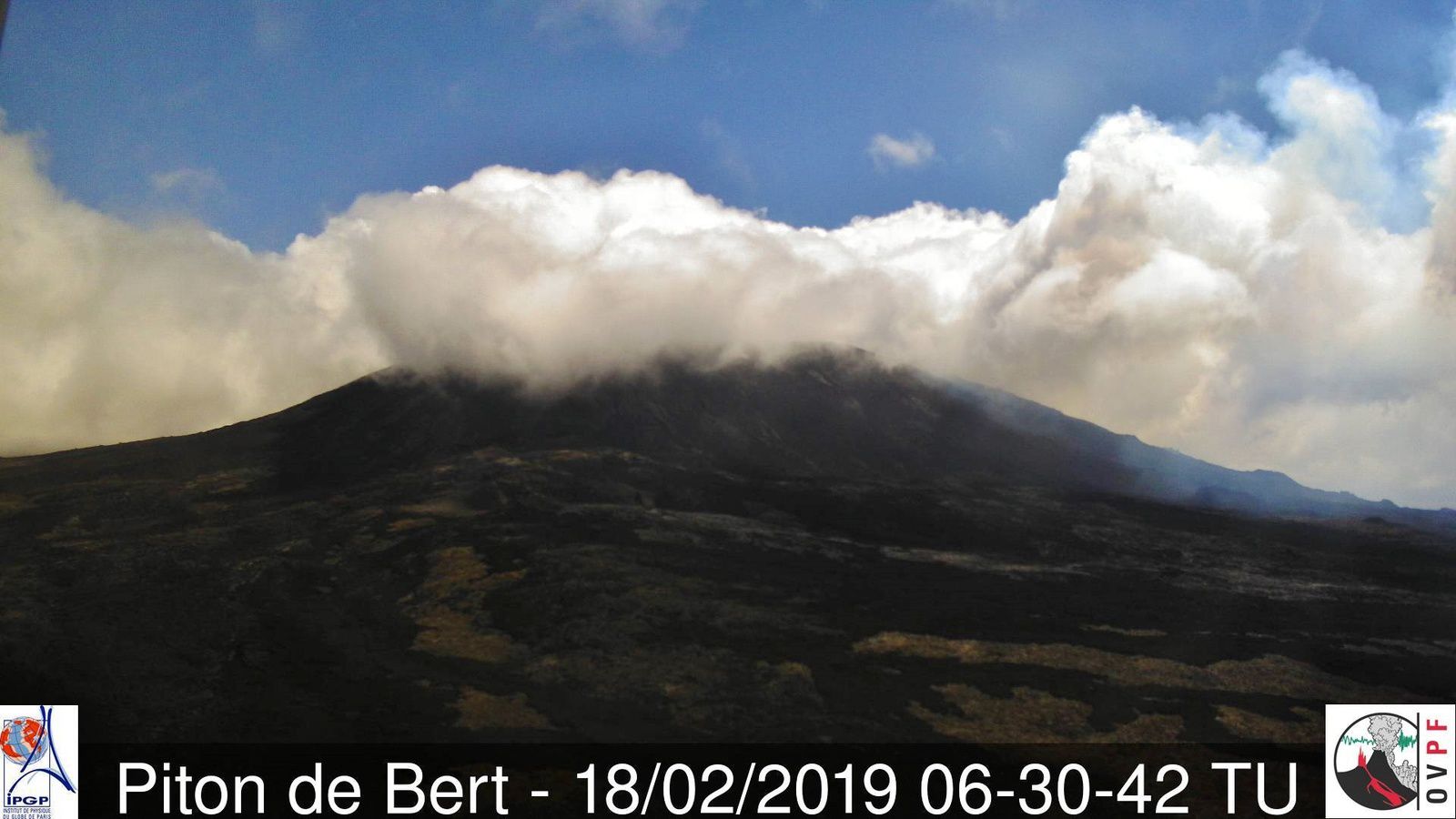 Piton de La Fournaise - 18.02.2019 / 6.30am UT - eruption in progress - webcam OVPF Bert Piton