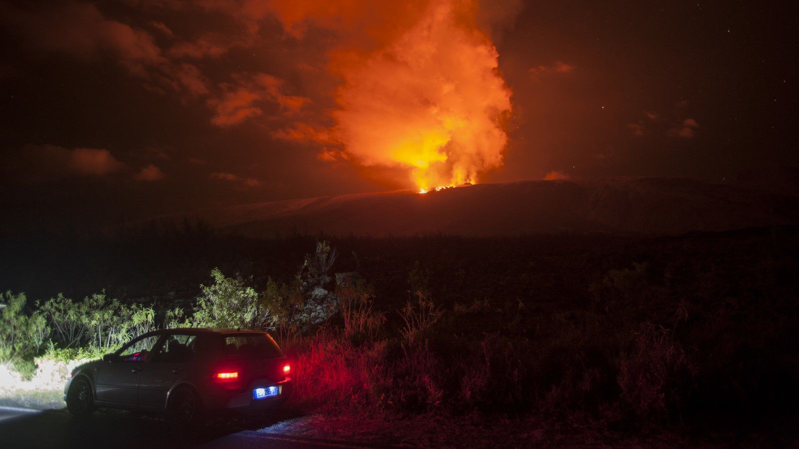  Piton de la Fournaise - 08.03.2019 - the eruption seen from the "route des laves" - photo © Thierry Sluys