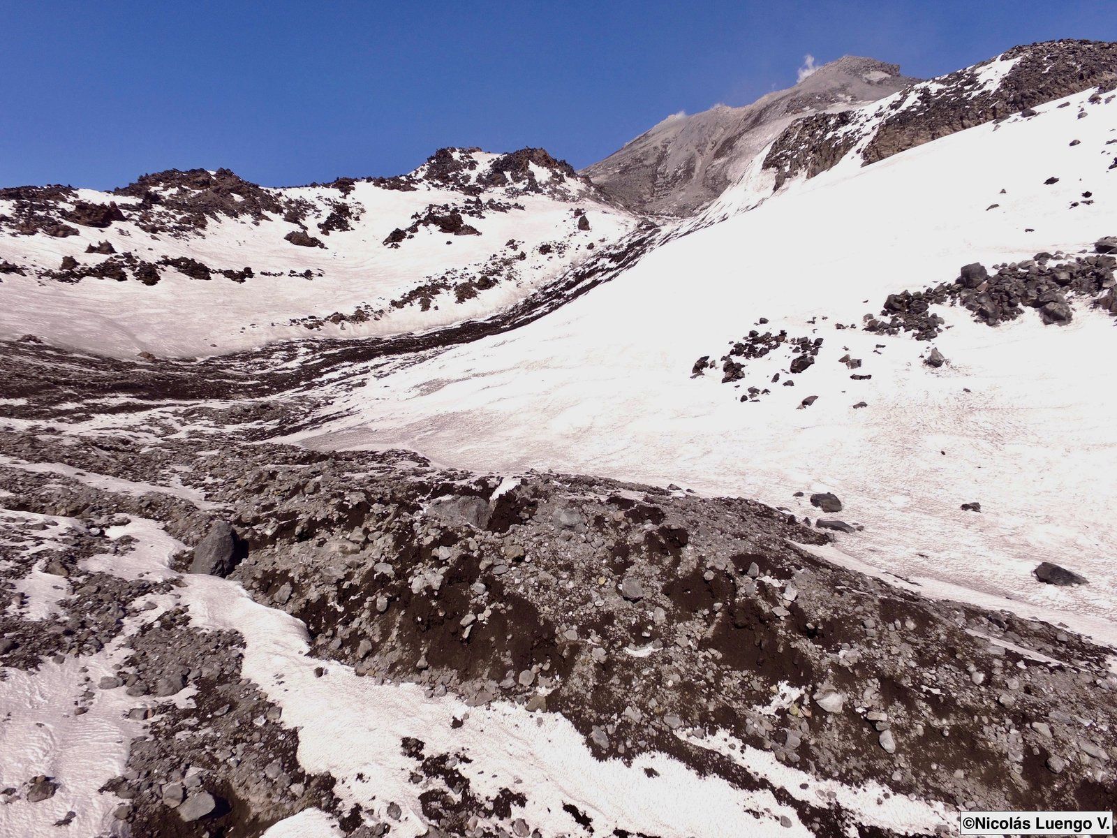 Nevados de Chillan - avalanche mixte -  photos par drone de Nicolas Luengo / Volcanologia Chile 11.08.2019 