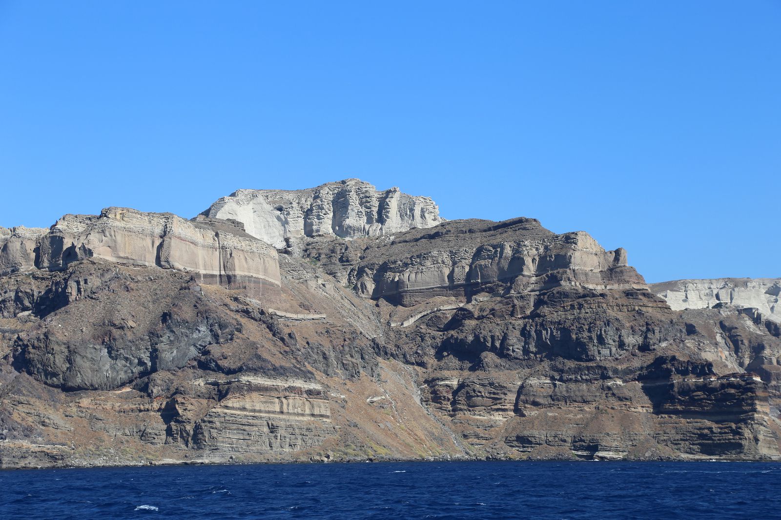 Santorini - pumice deposits above the cliffs of the caldera, internal side - photo © Bernard Duyck 09.2019
