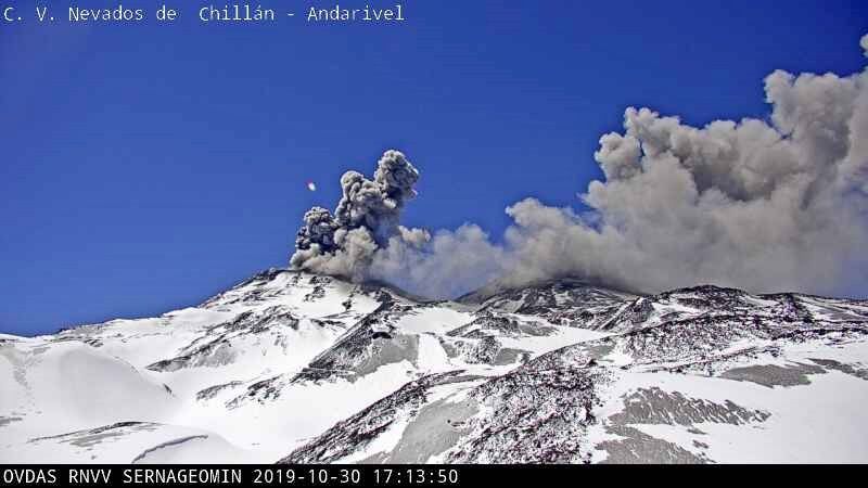Nevados de Chillan - explosions and plumes of 30.10.2019 respectively at 15:43 webcam portezuelo and at 17:13 webcam Andarivel - Doc. SERNAGEOMIN
