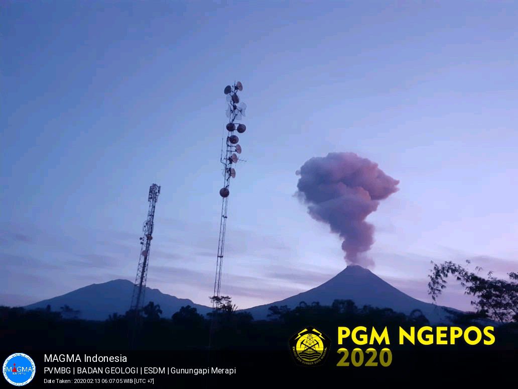 Merapi - panache éruptif du 13.02.2020 /  6h07 - photo PVMBG 