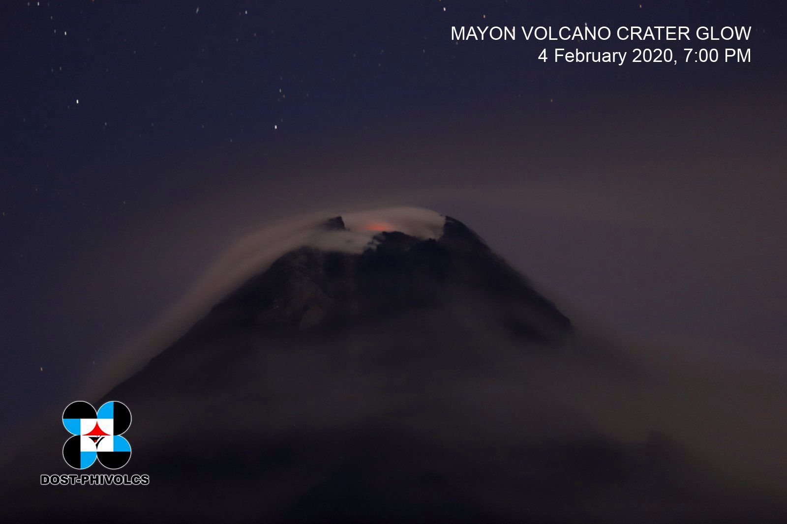 Mayon - incandescence at the summit crater - photo archive Dost-Phivolcs 04.02.2020 / 19h