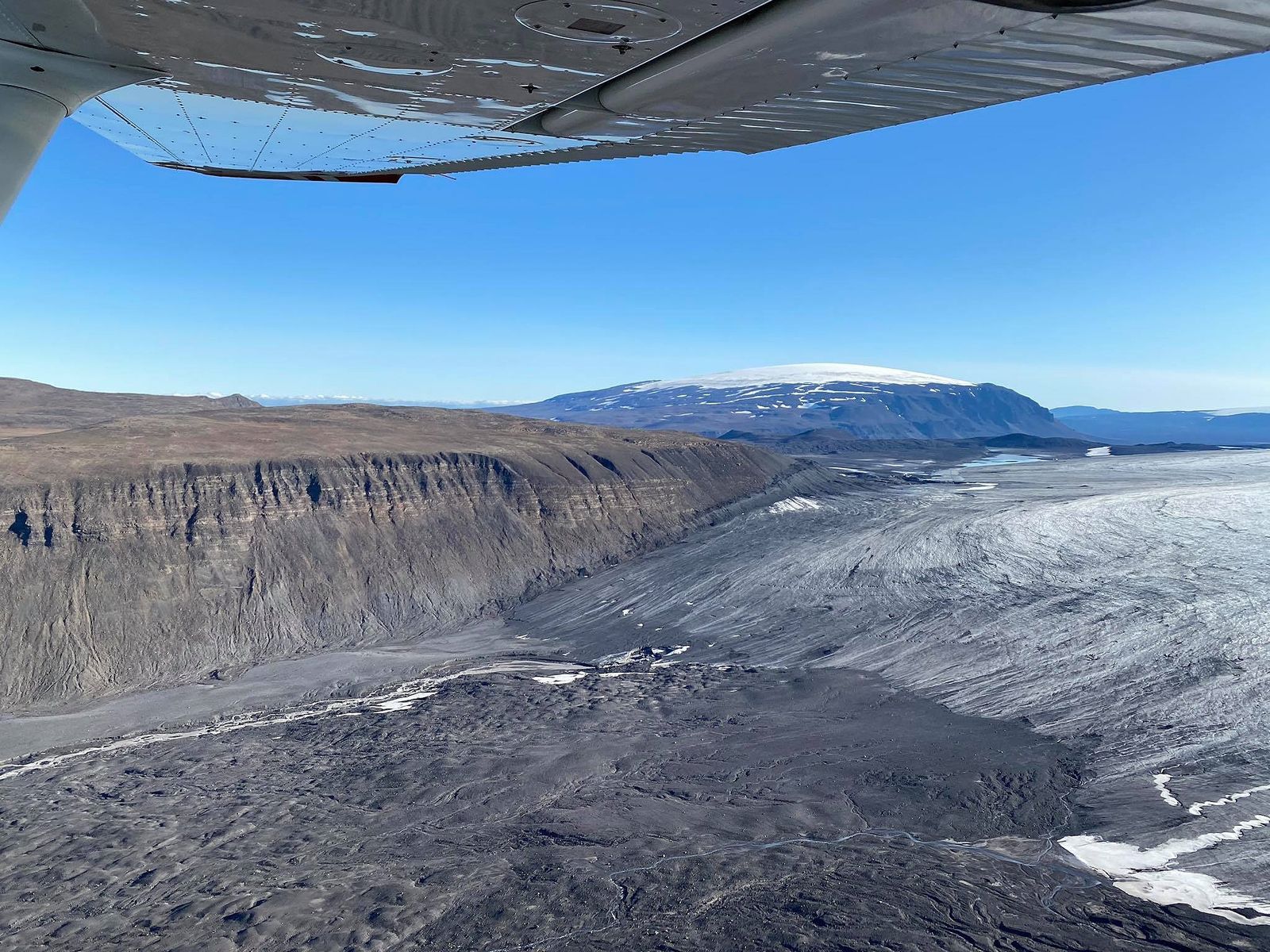 Langjökull - Le nouveau lagon se trouve au bord du glacier dans la gorge au sud-est de Hafursfell. -  Photo Arnar Bergþórsson / 20.08.2020 - via Skessuhorn