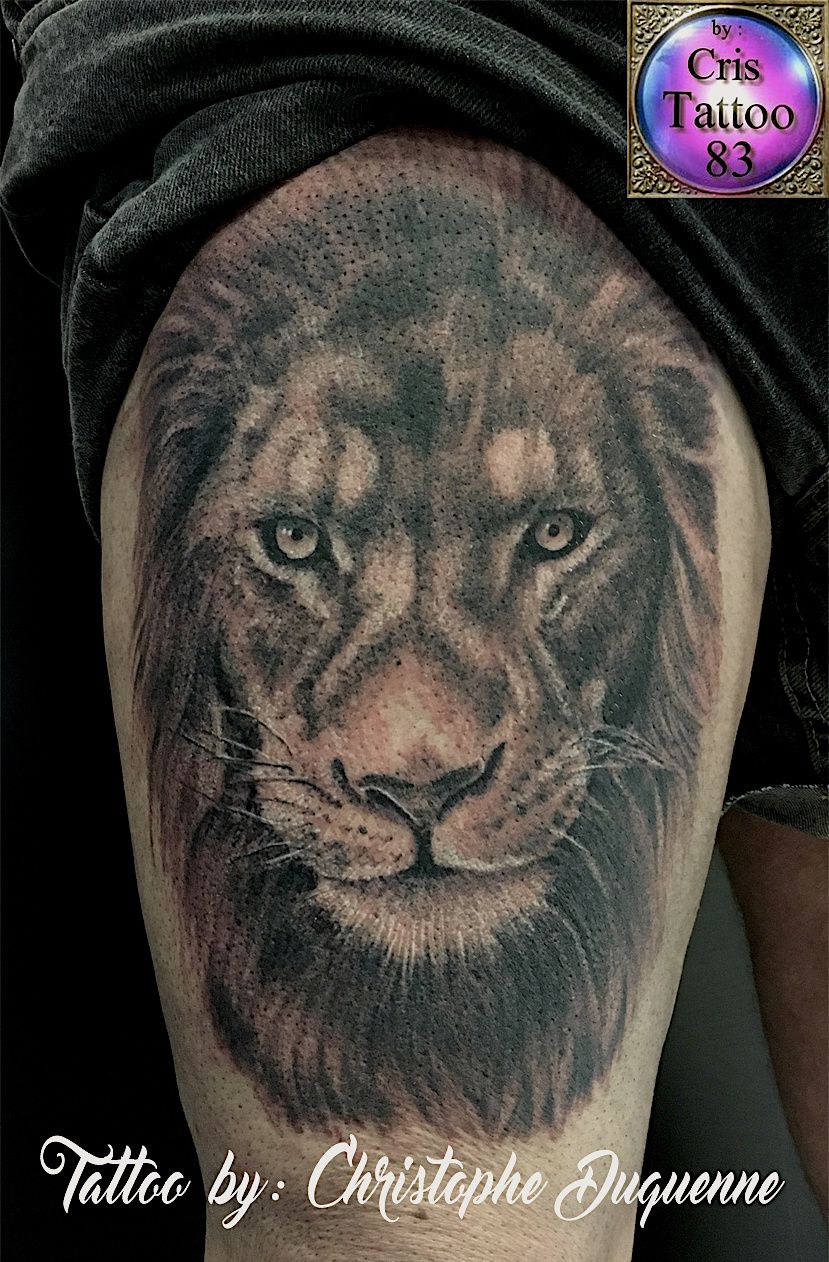 tatouage lion cuisse