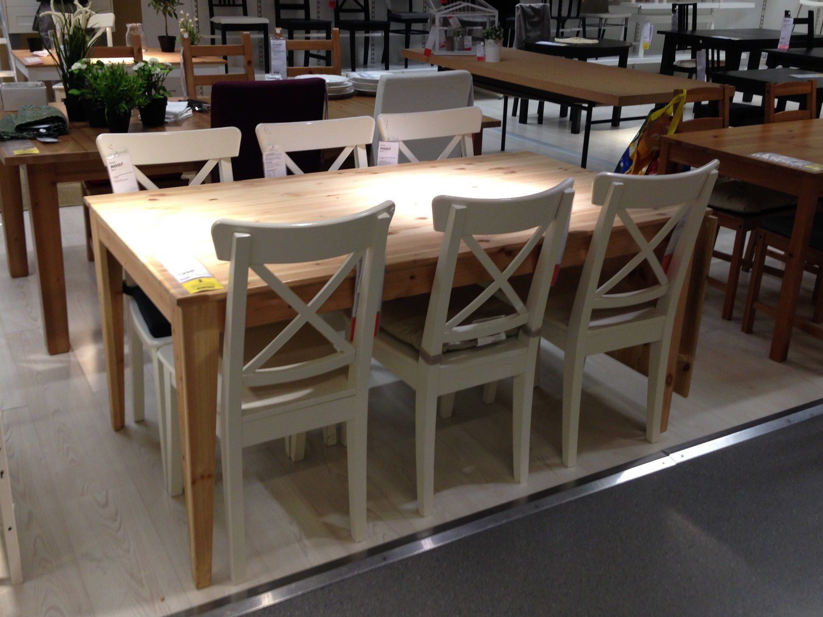 Ma sélection table à dîner en bois rectangulaire, personnaliser une table  IKEA changer les pieds - Fashion maman