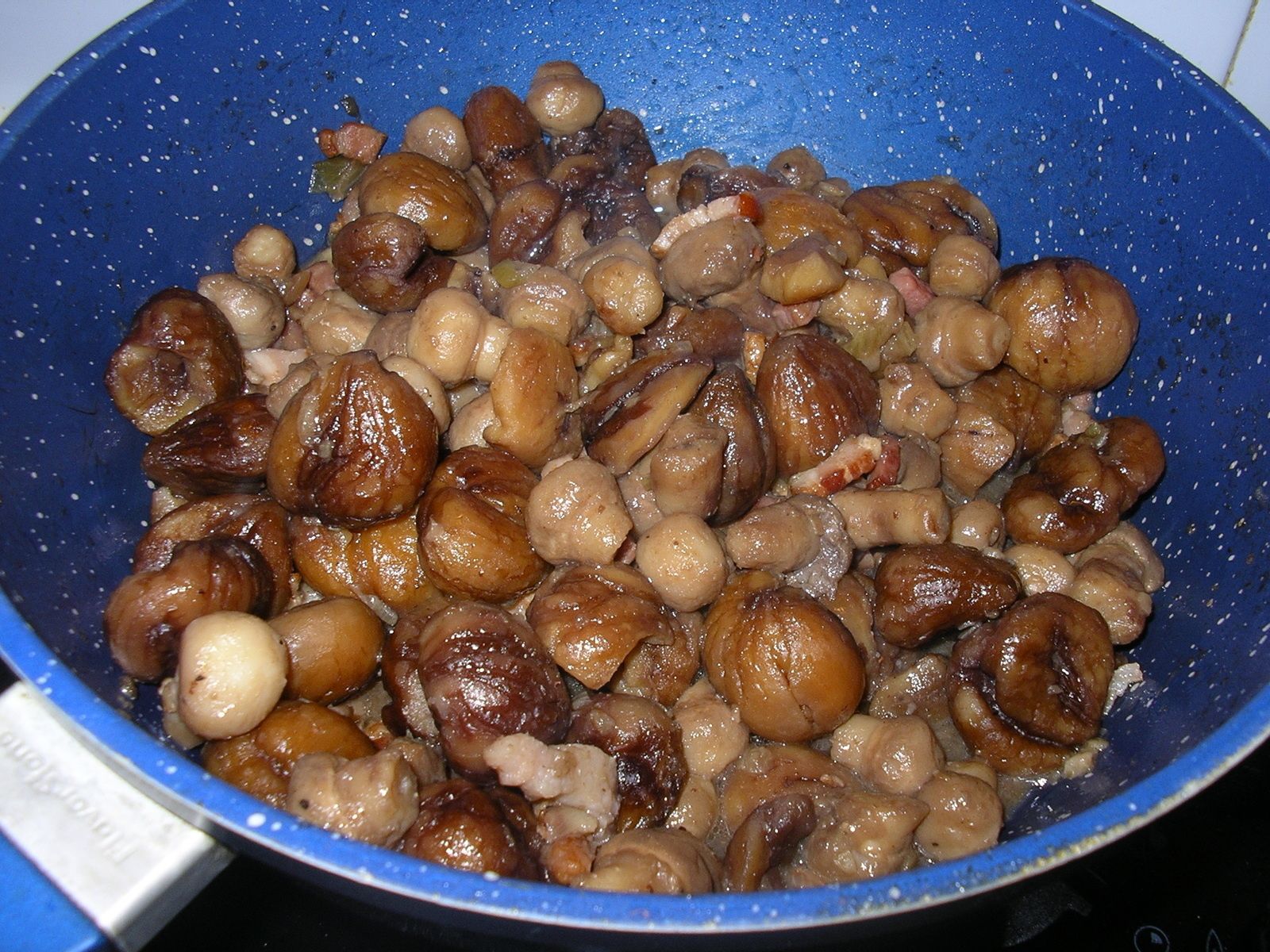 poêlée de marrons/ champignons de paris/ lardons - la cuisine de josette