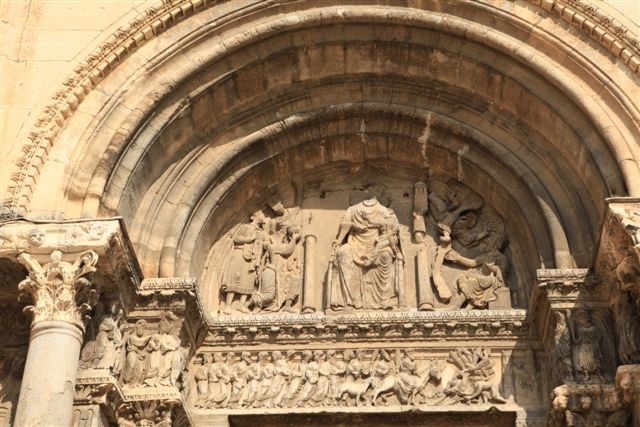 Détail de la façade de l'abbatiale de Saint-Gilles du Gard