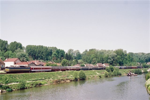 Ost West Express à Janville