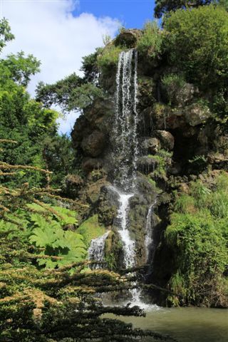 Cascade dans le parc de Bagatelle