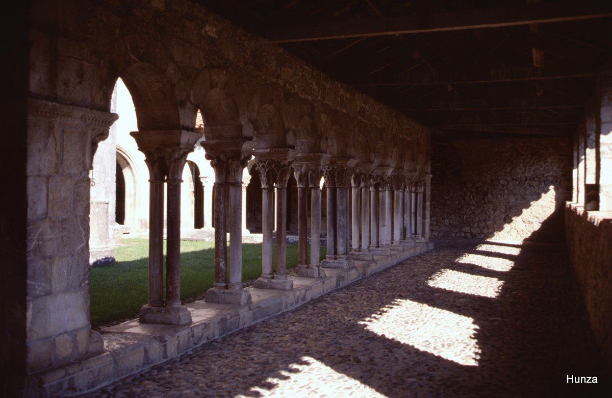 Cloître de Saint-Bertand de Cominges