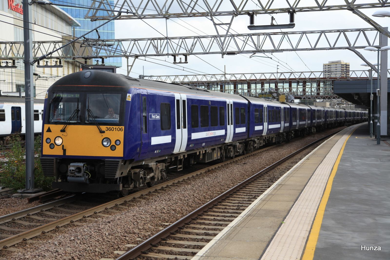 Class 360 n°360 106 quitte Stratford (21 août 2015)