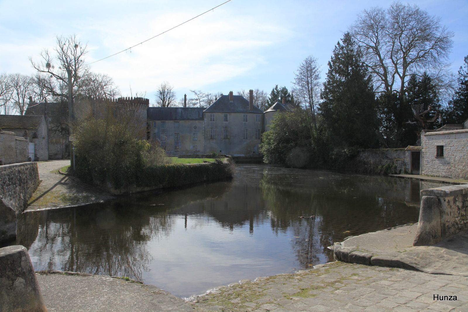 Château de Milly la Forêt et la rivière l'Ecole
