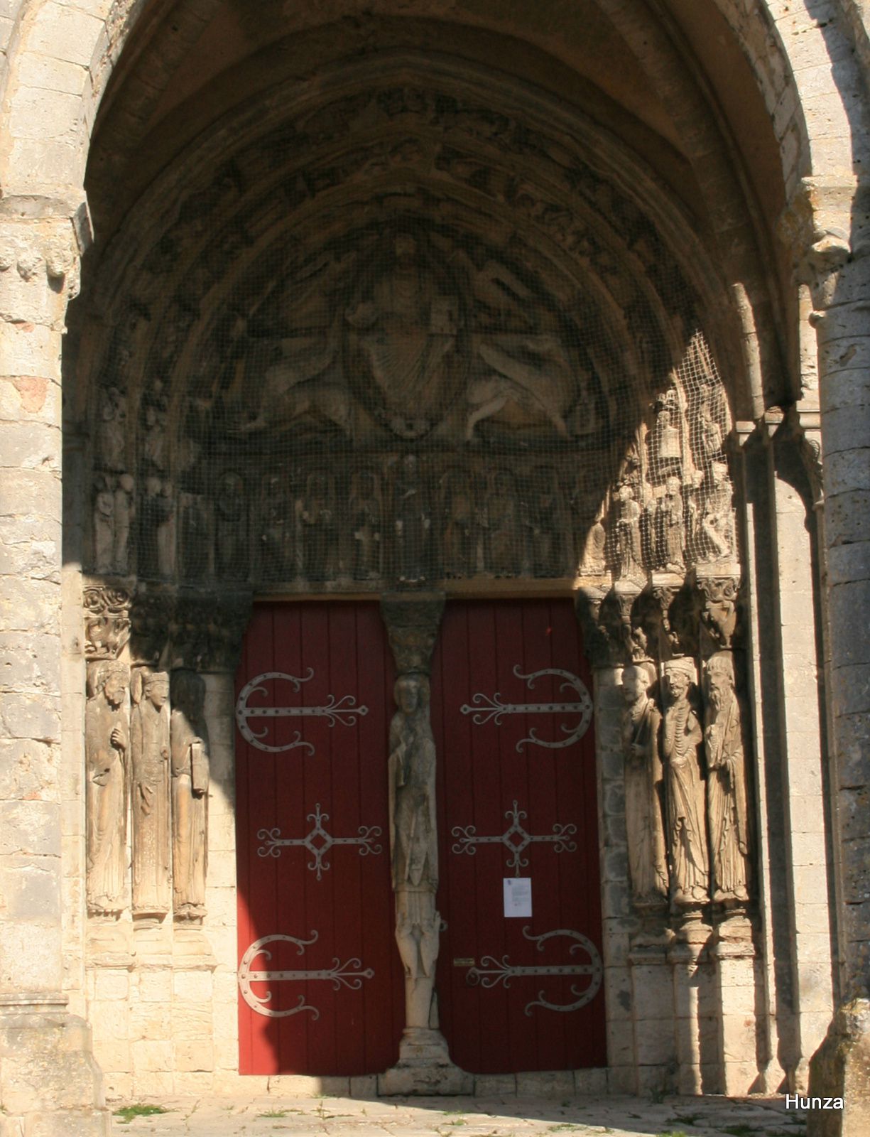 Portail de l'église Saint-Loup de Naud