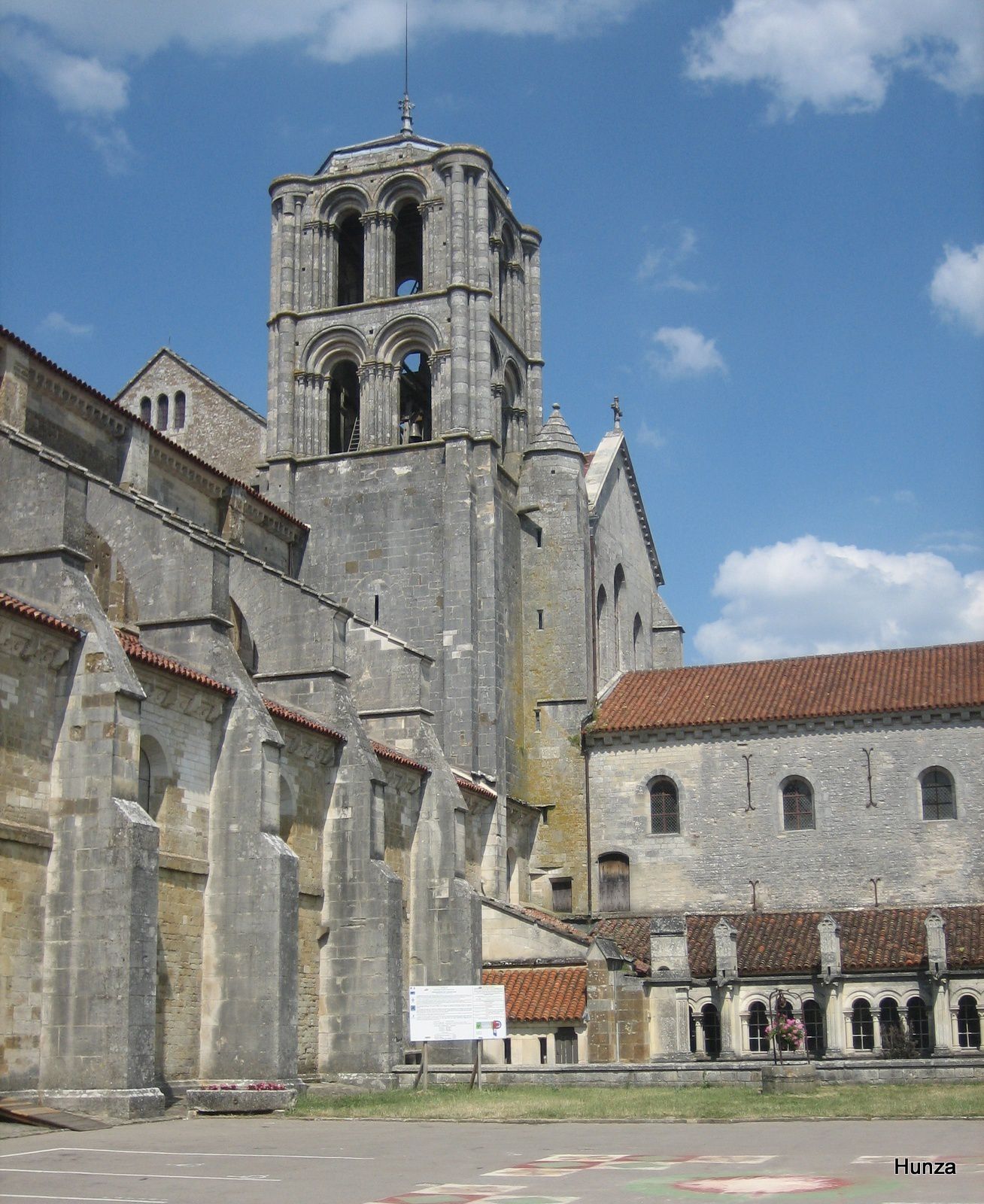 Vézelay, tour Saint-Antoine de la basilique Sainte Marie-Madeleine