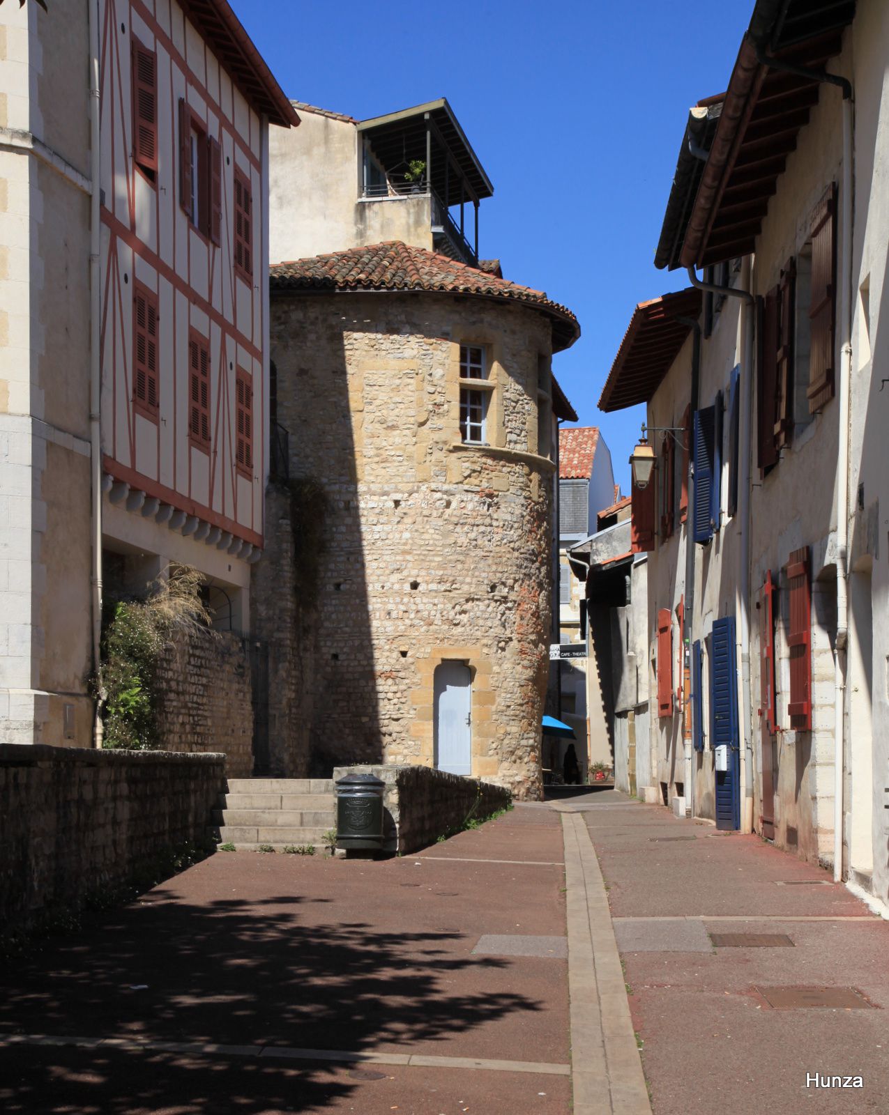 Bayonne, tour romaine de la Plachotte rue des Augustins