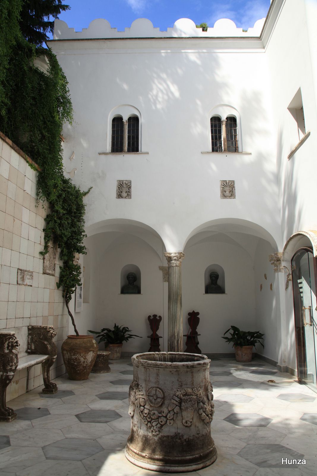 Anacapri, atrium villa San Michele