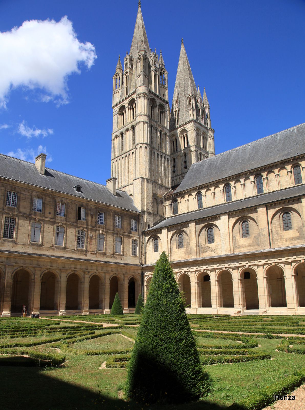 Caen, cloître de l'Abbaye aux Hommes