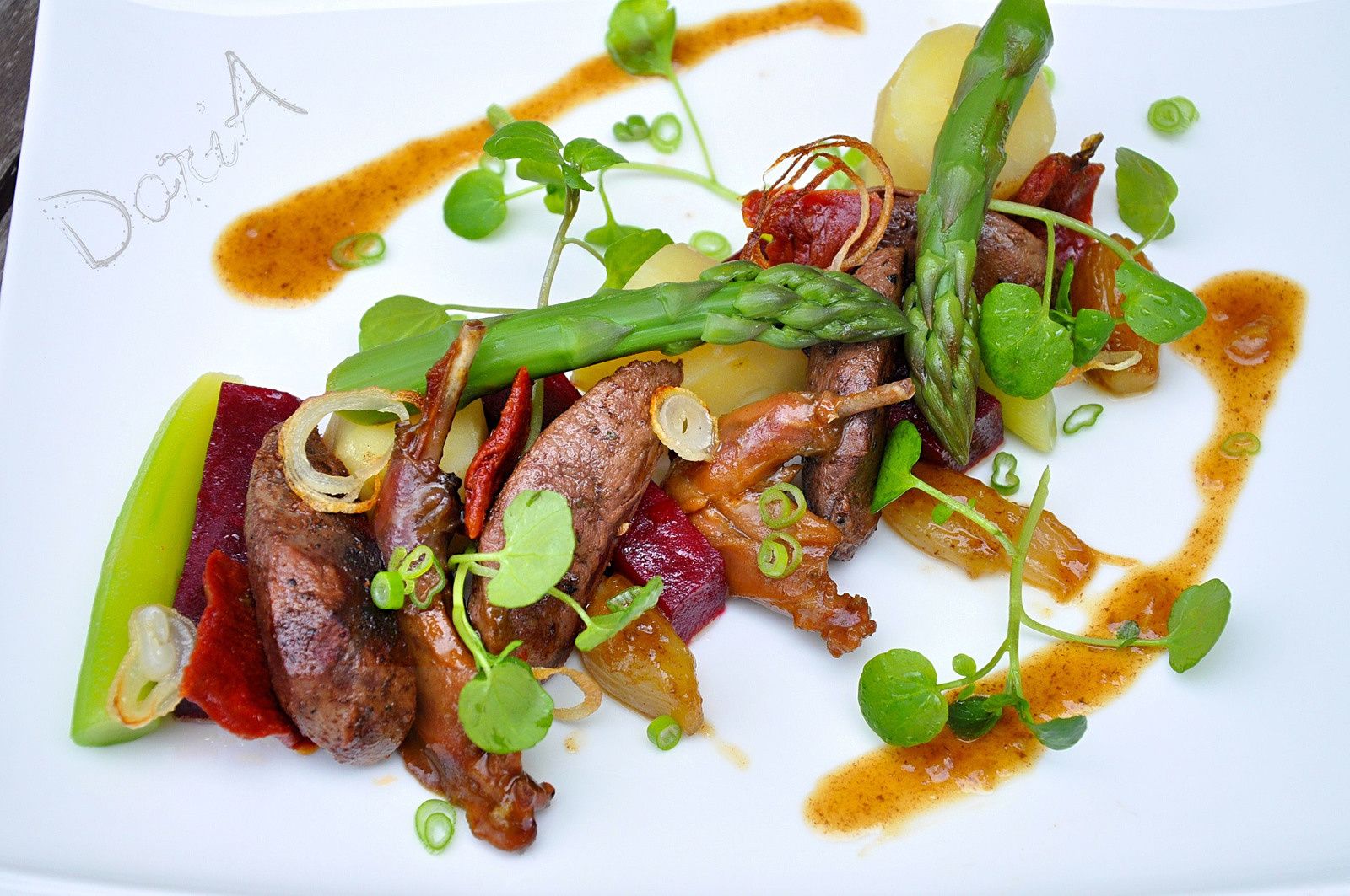 Pigeon rôti aux petits légumes et cresson