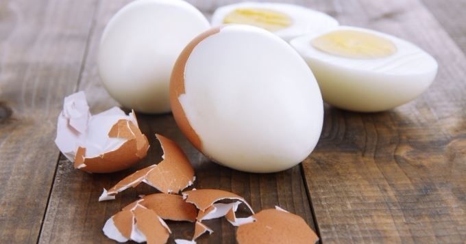 Combien De Pas Pour Eclore Un Oeuf Astuce pour écaler des oeufs facilement - La p'tite cuisine de Sybille
