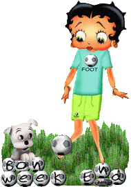 gif animé Betty Boop joue au foot avec son chien