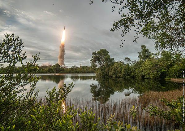 decollage lancement satellite ariane espace kourou guyane