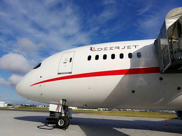 The Moment that the 787 Dream Jet Arrives in Paris, the Global Capital of Art and Fashion