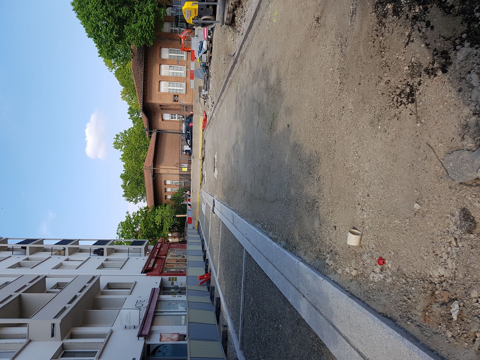 Vue des travaux sur les 4 côtés de la place du Busca au 4 mai 2018
