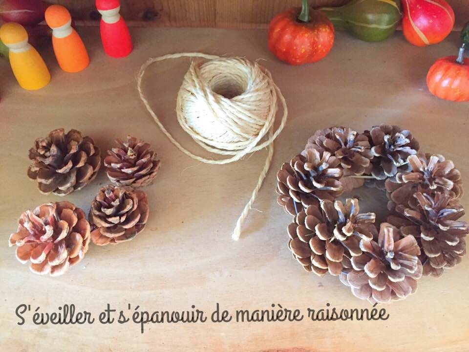 Activité] Fabriquer une couronne de pommes de pin - S'éveiller et  s'épanouir de manière raisonnée