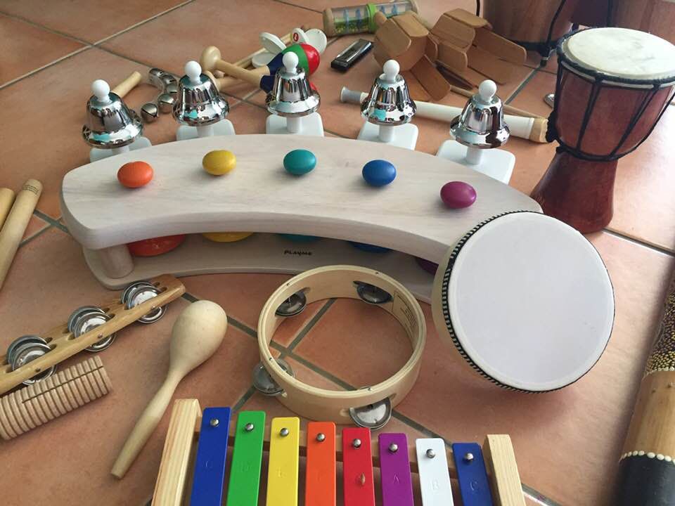 Les cloches musicales : une activité Montessori pour initier les