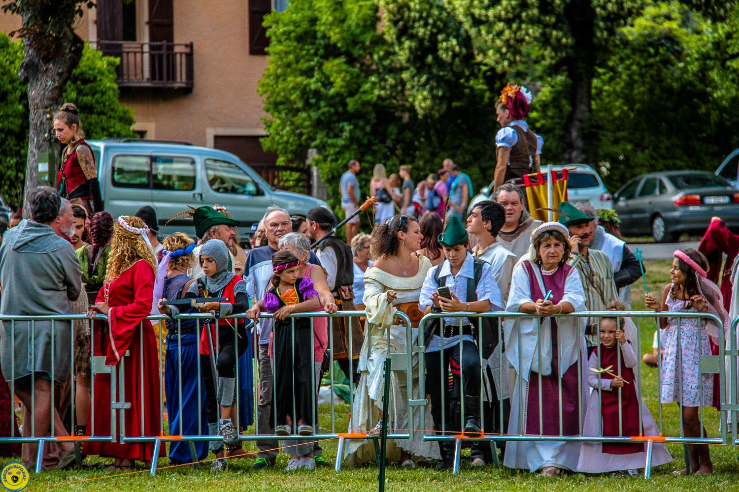 Colmars les Alpes : Fête médiévale sous affluence.