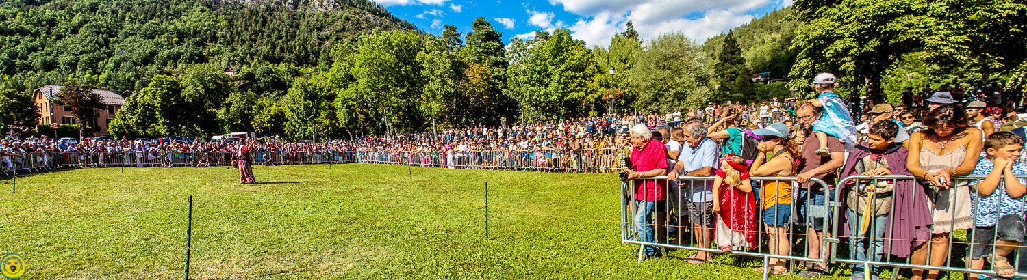 Colmars les Alpes : Fête médiévale sous affluence.