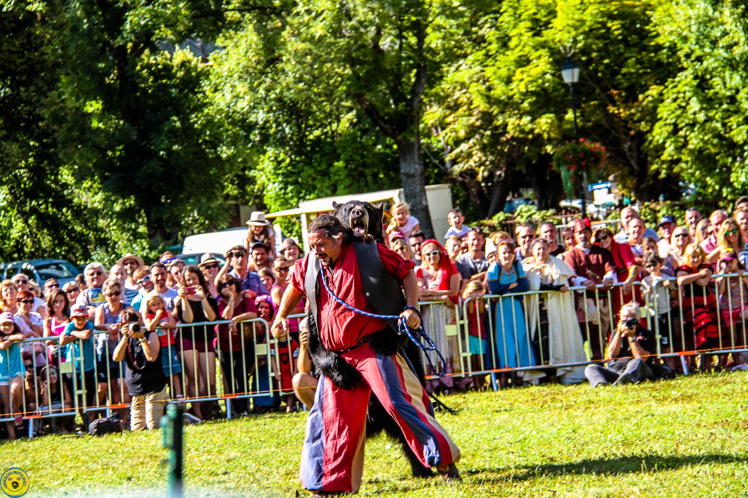 Colmars les Alpes : Fête médiévale sous affluence.