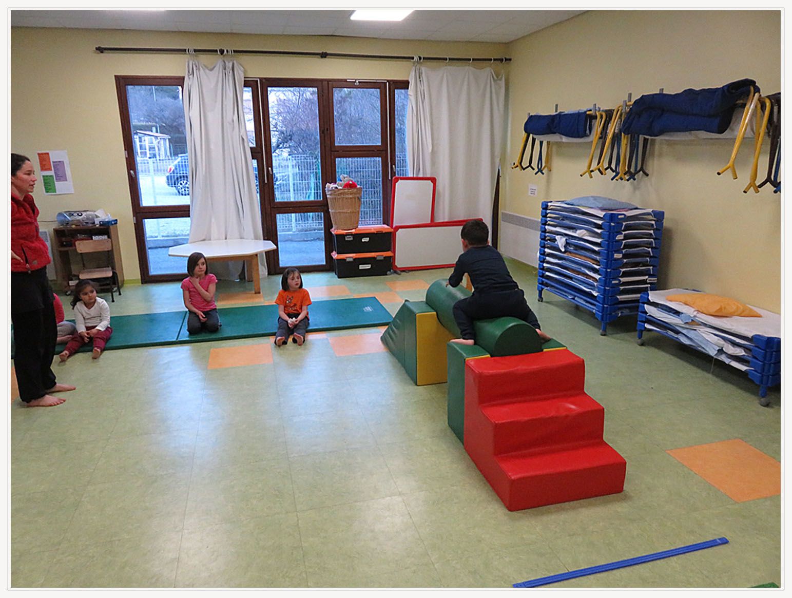 Saint André les Alpes : A la baby gym, les bébés jouent