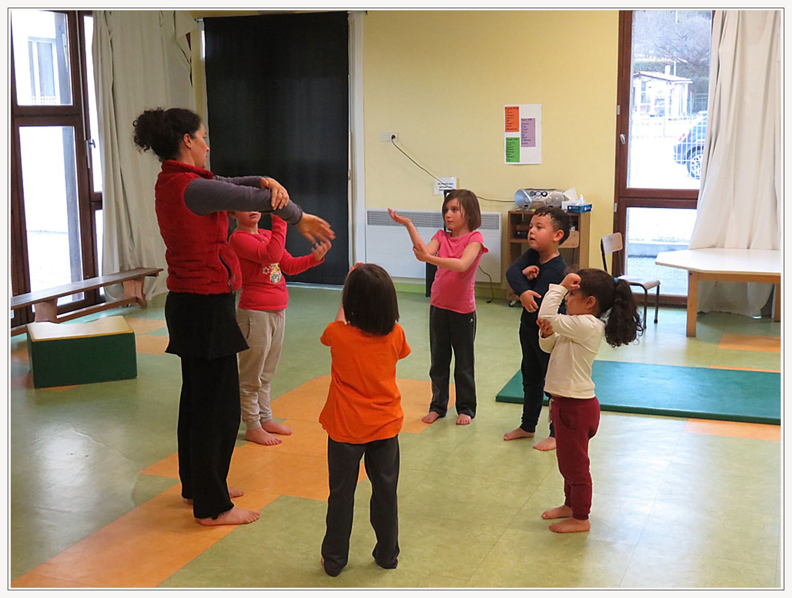 Saint André les Alpes : A la baby gym, les bébés jouent