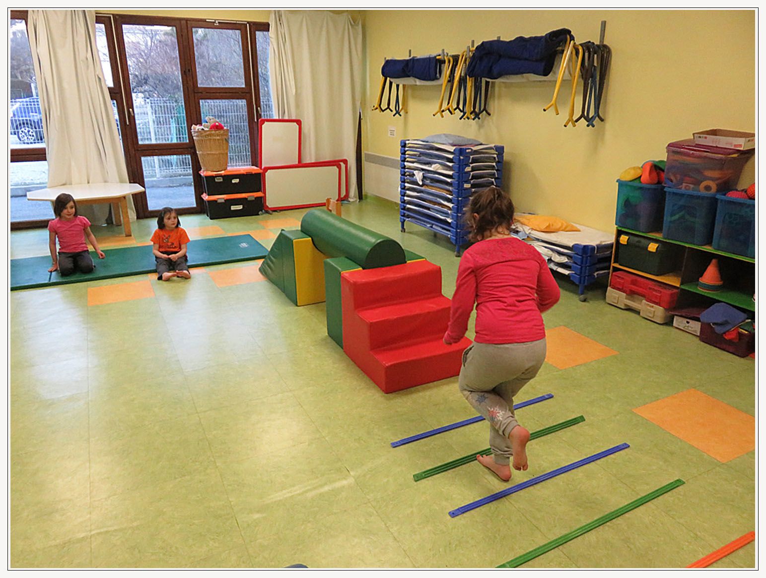 Saint André les Alpes : A la baby gym, les bébés jouent