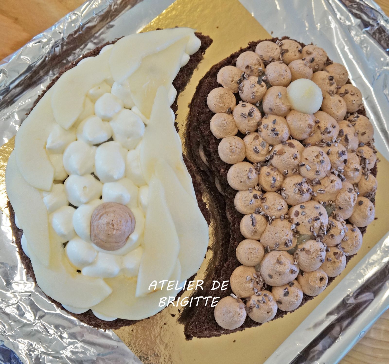Symbole Cake, poires, chocolat, sablé breton, génoise
