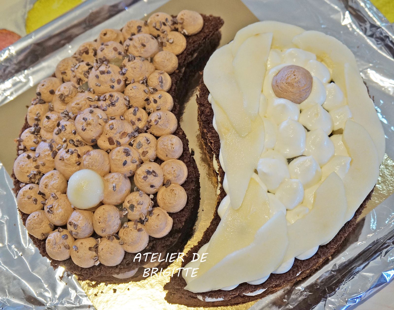 Symbole Cake, poires, chocolat, sablé breton, génoise