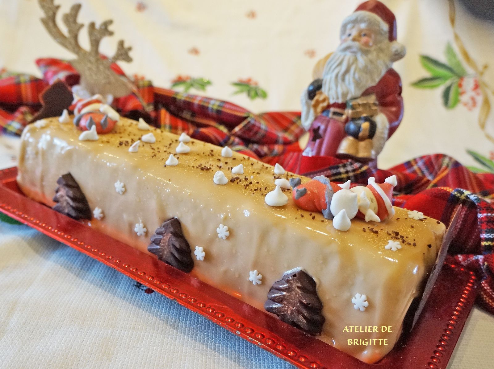 bûche, recette de Noël, recette de bûche, dessert de Noêl, dessert de fête de fin d'année, noisettes, vanille, poires