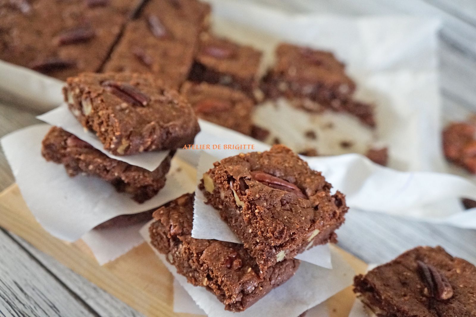 brownie, noix de pécan, chocolat noir, dessert, gourmandise, goûter, pause café, teatime, 