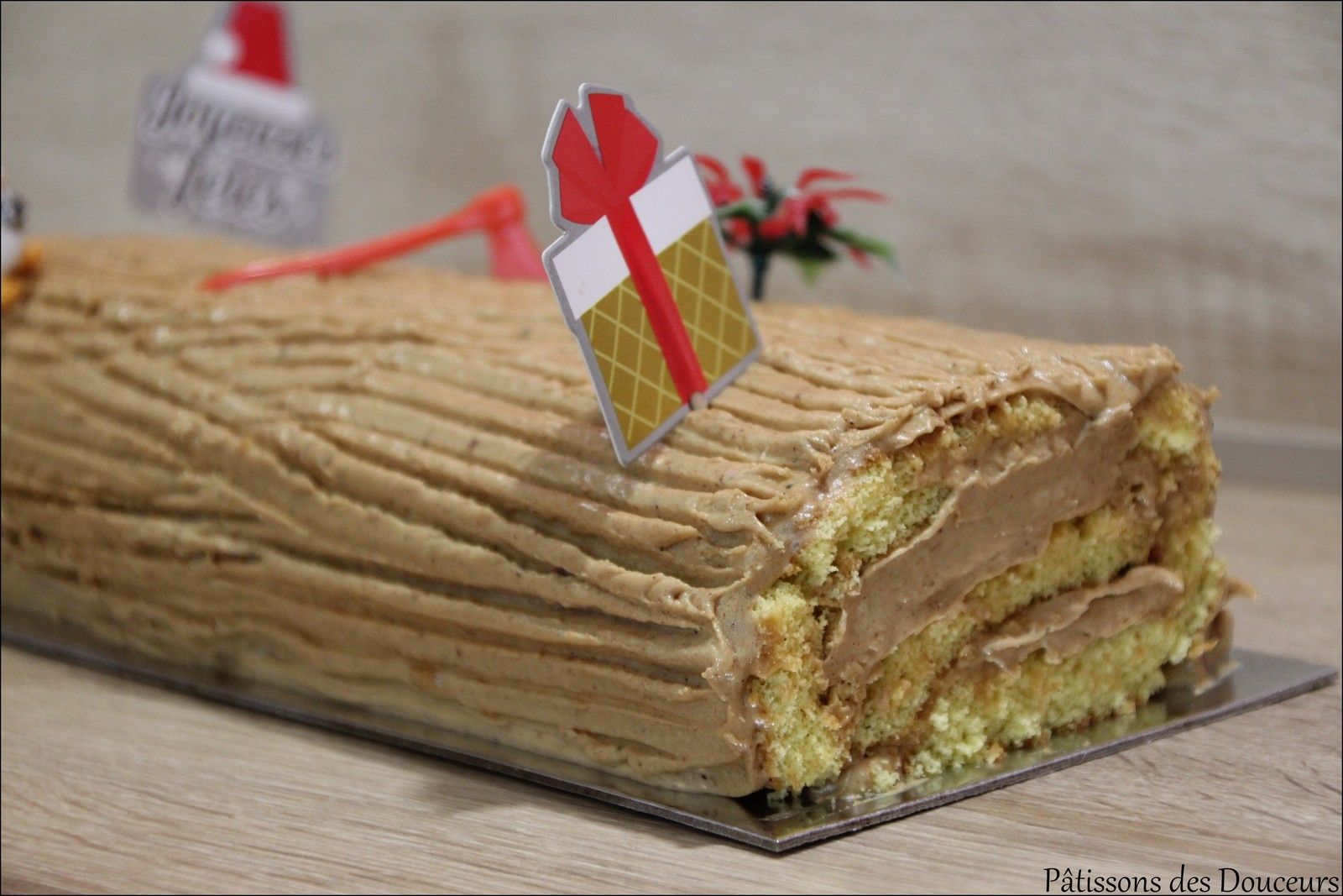 Une Bûche roulée à la Crème Mousseline au Praliné - Pâtissons des Douceurs