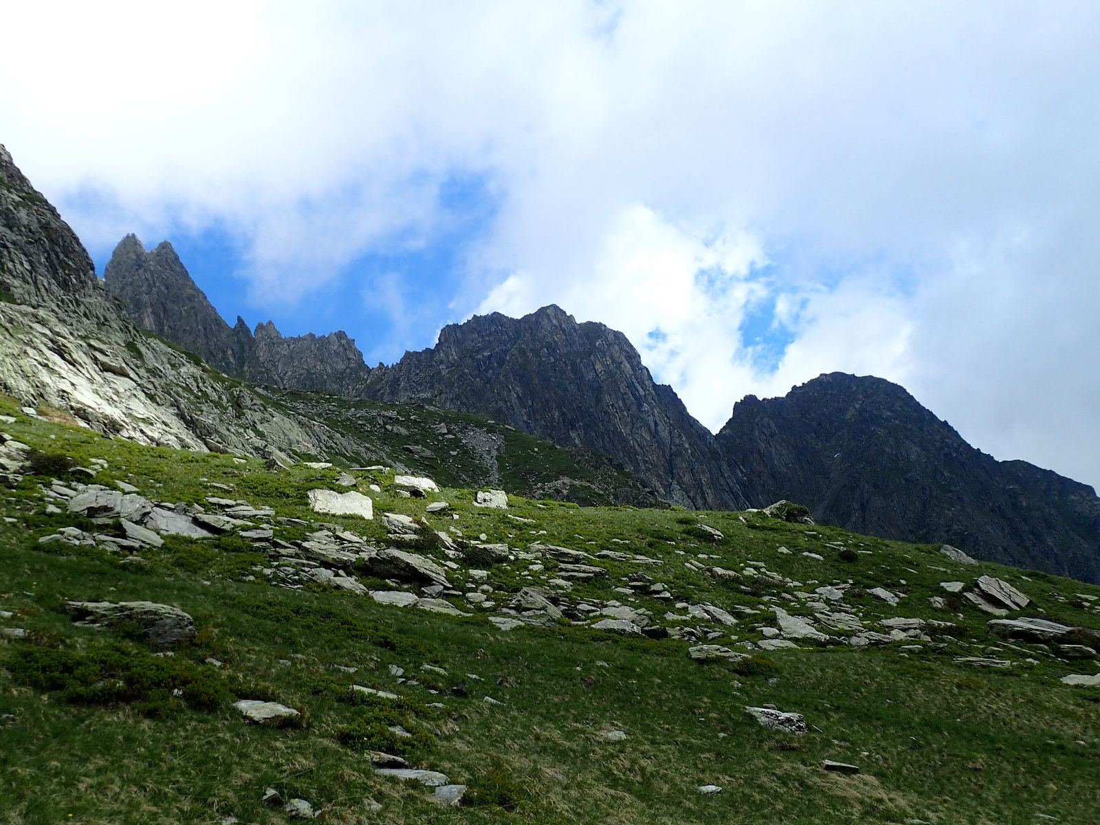 Rocher des Trois Doigts: Traversée des arêtes 1/3