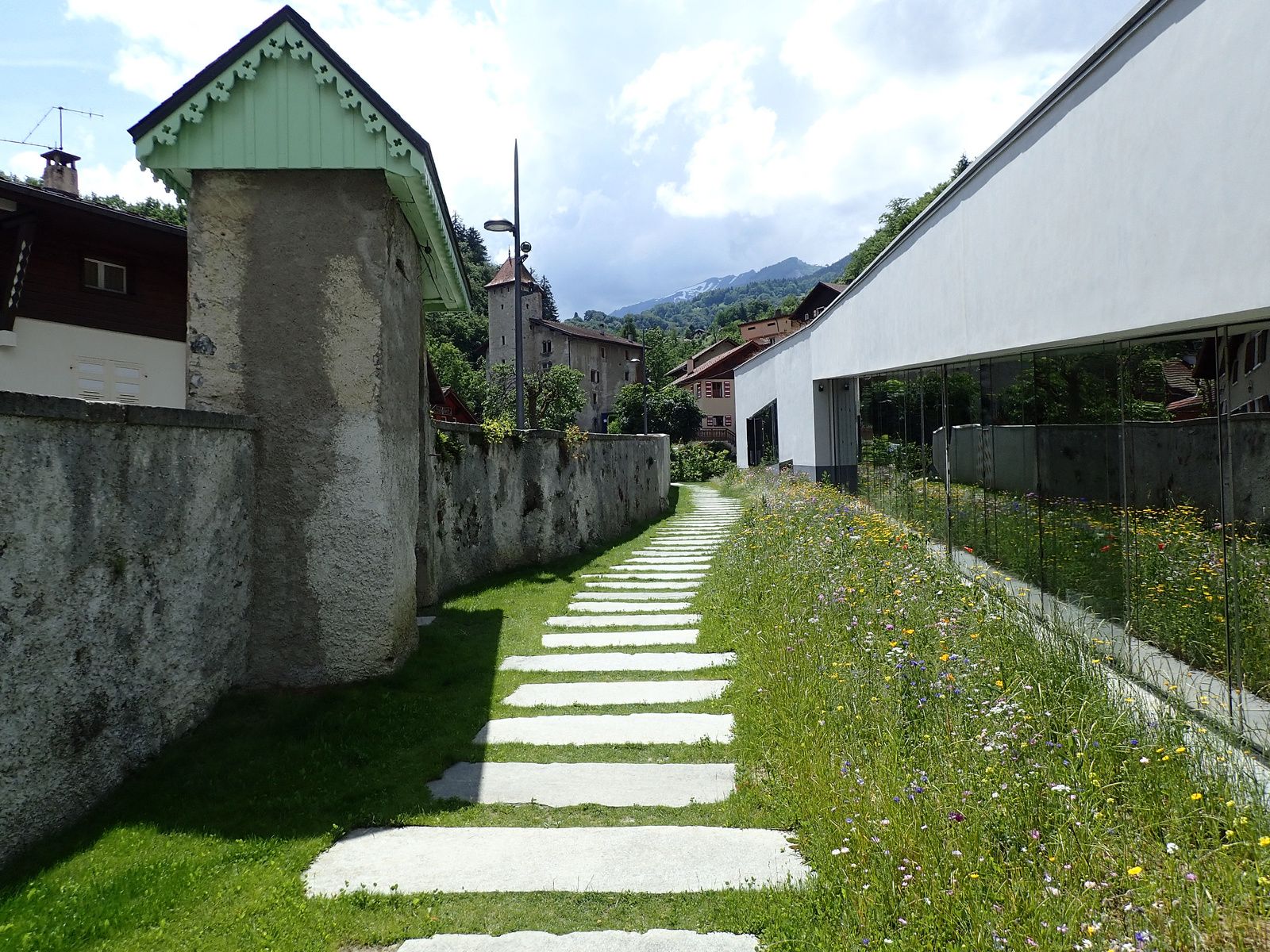 Centre de la Nature Montagnarde: Château des Rubins 1/2