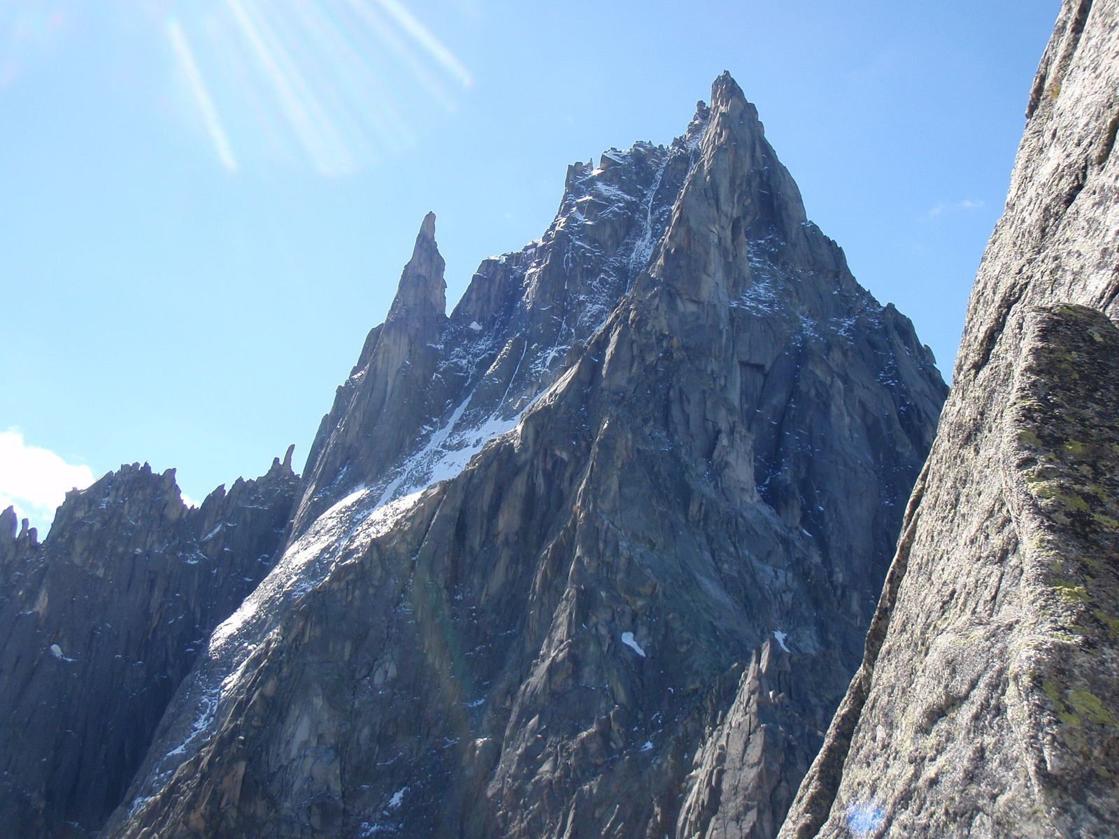 Aiguille de l'M : Arête nord-est 2/2