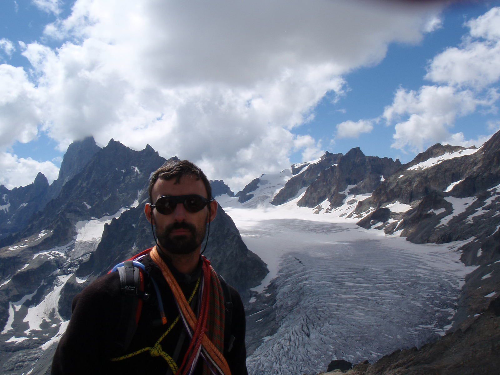 Pointe des Cinéastes : Voie du Vieux piton + traversée des arêtes 2/2