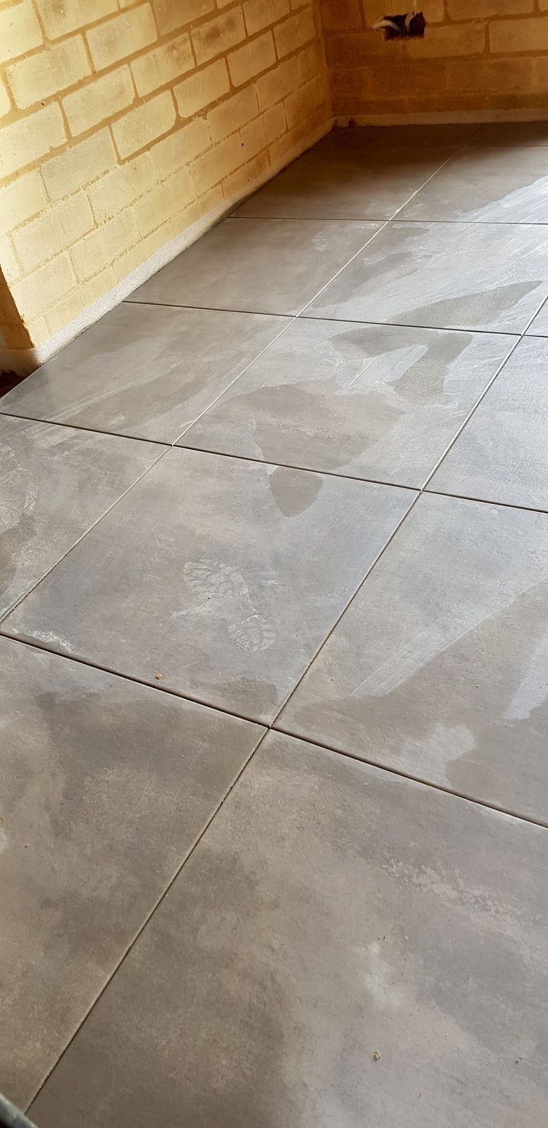 CARRELAGE EN COURS DE POSE