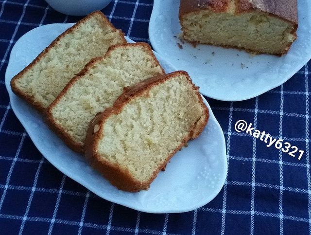 Gâteau au lait chaud et éclats d'amandes