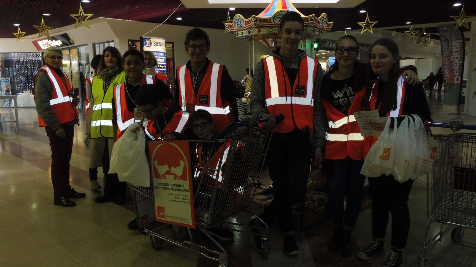 Les gilets oranges de la solidarité